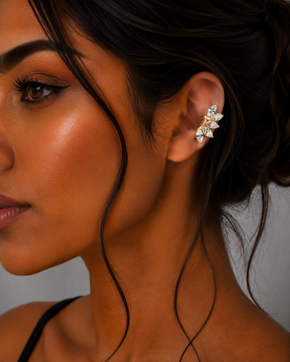 Orecchino Ear Cuff petali bianchi in Acciaio Inossidabile 316L