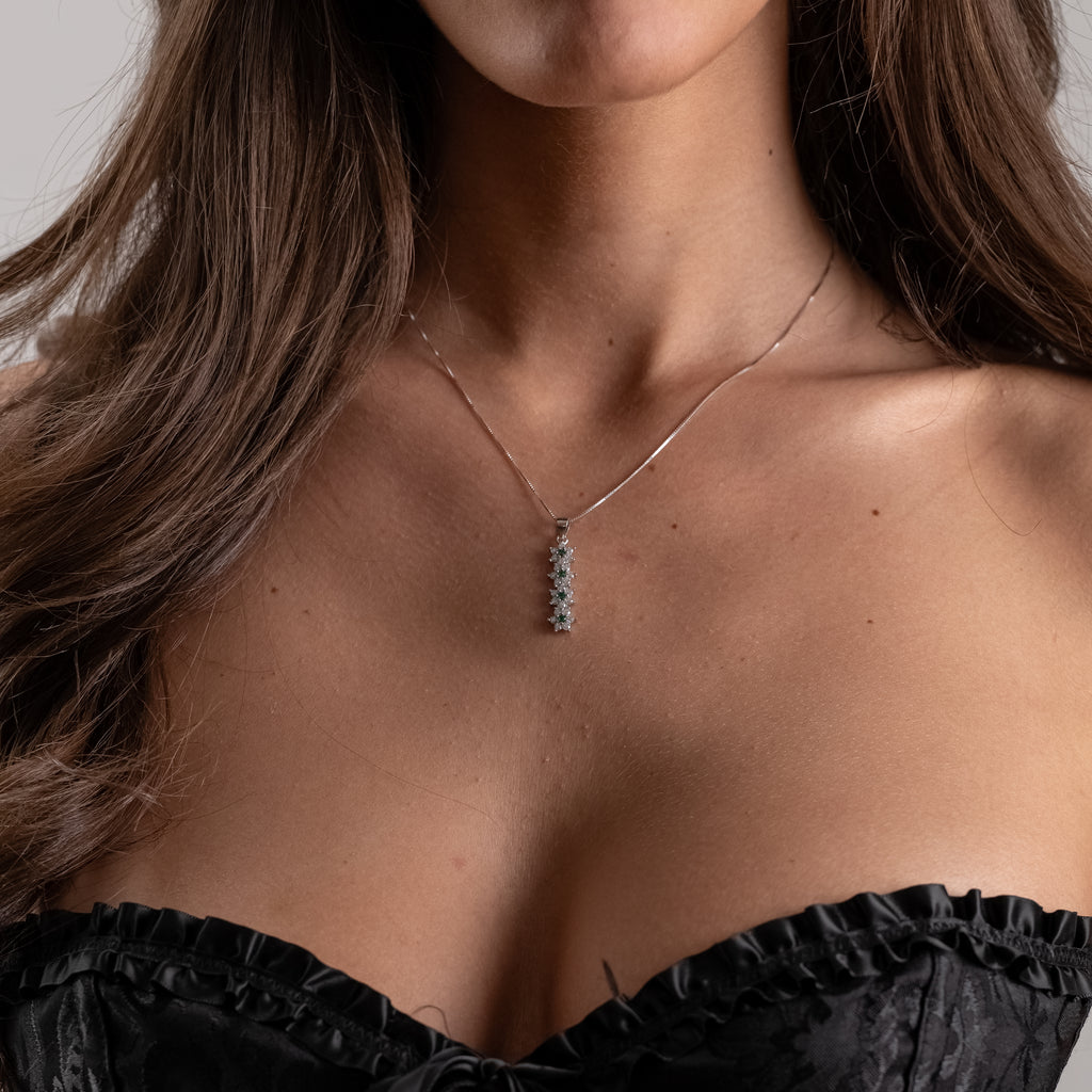Collana in Argento 925 “Smeralda Royale” con Ciondolo Floreale e Zirconi Bianchi