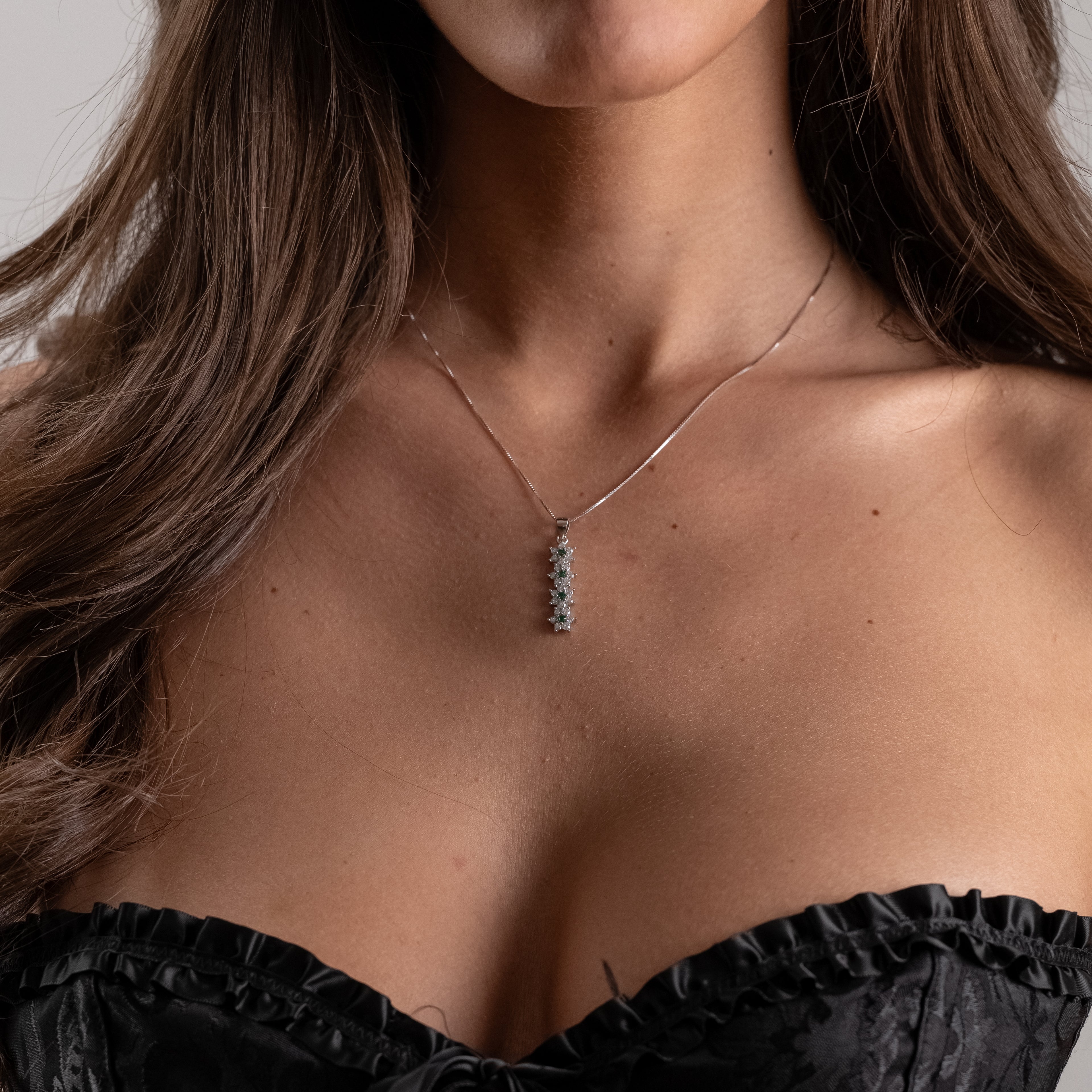 Collana in Argento 925 “Smeralda Royale” con Ciondolo Floreale e Zirconi Bianchi