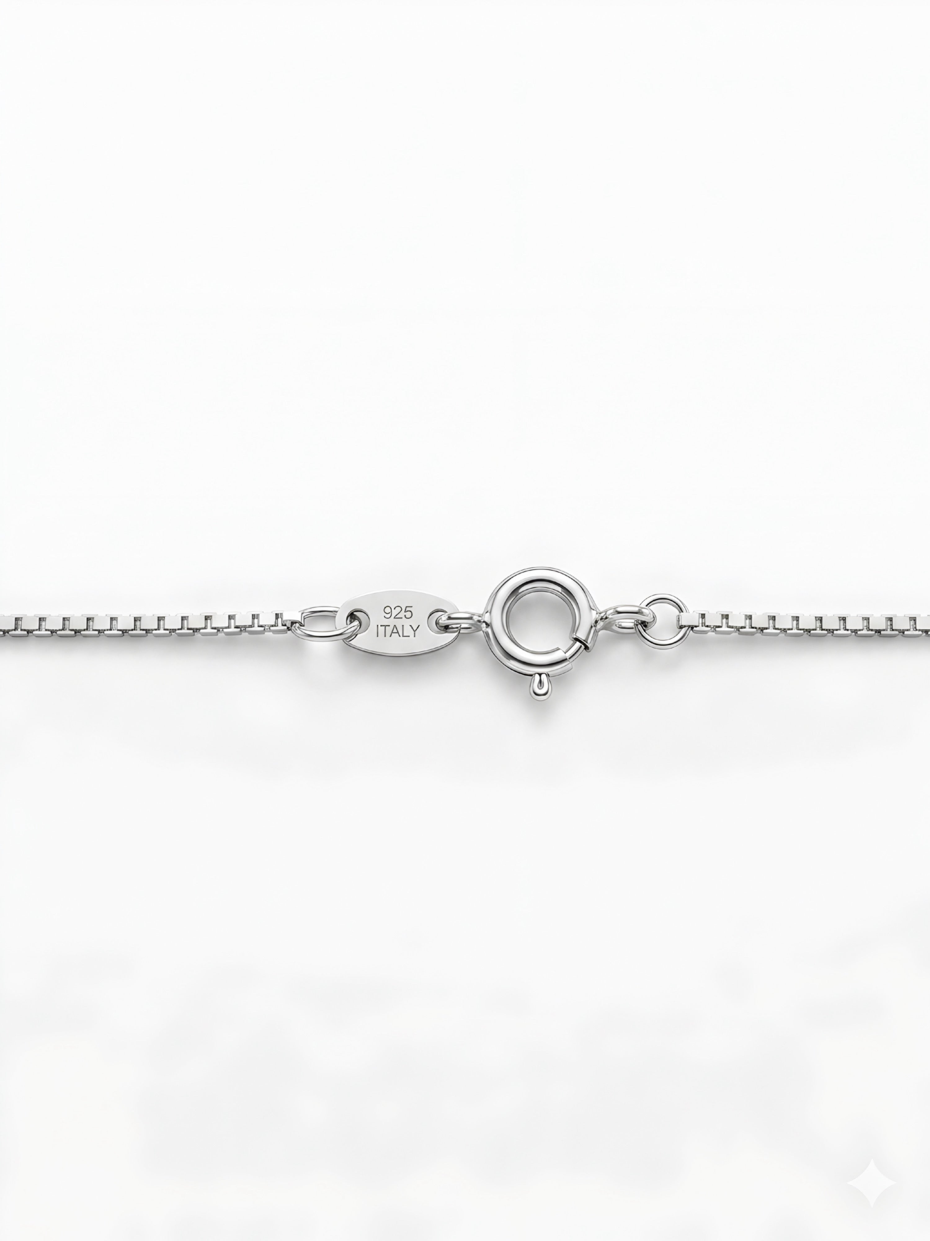 Collana in Argento 925 “Smeralda Royale” con Ciondolo Floreale e Zirconi Bianchi